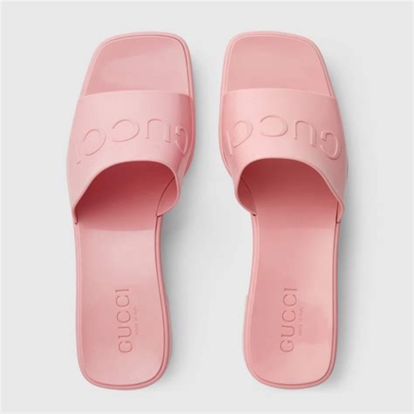 GUCCI  Women's slide sandal with Gucci logo in wild rose Rubber - Picture 1 of 12